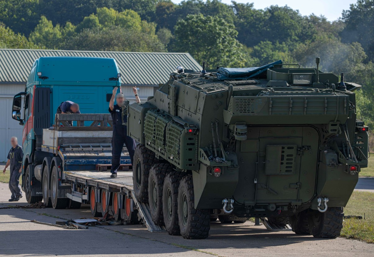 Канада передала БТР LAV Україні